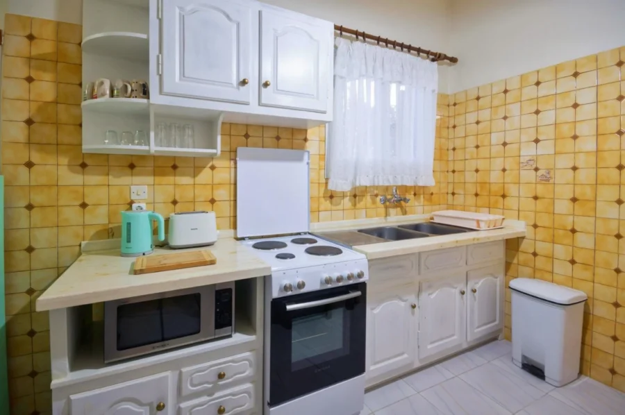 3 bedroom apt chrysanthy sidari apartments kitchen 01