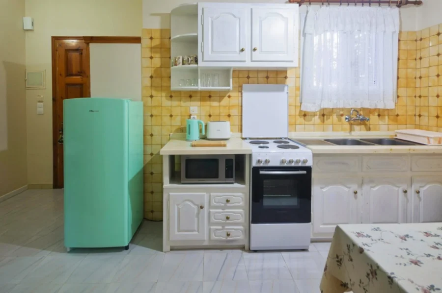 3 bedroom apt chrysanthy sidari apartments kitchen 02